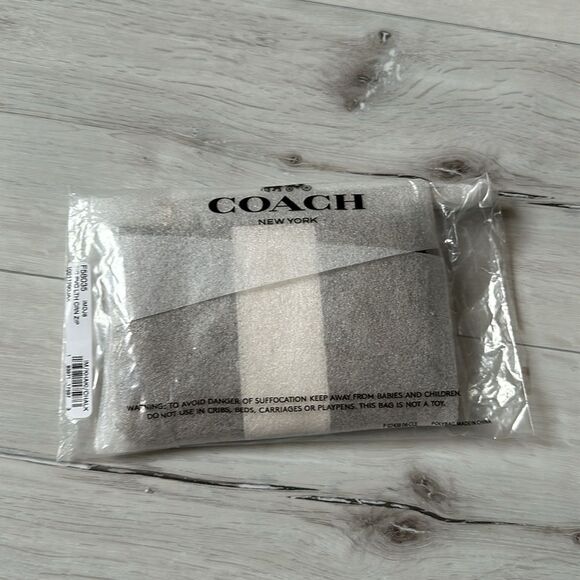 Coach Corner Zip Wristlet In Signature Canvas Gold/Light‎ Khaki Chalk NWT in pkg